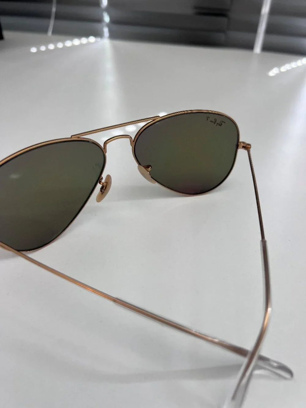 *NEW Ray-Ban Aviator Gold Frame Polarized Sunglasses w/ Pink/Yellow Flash - Picture 3 of 3